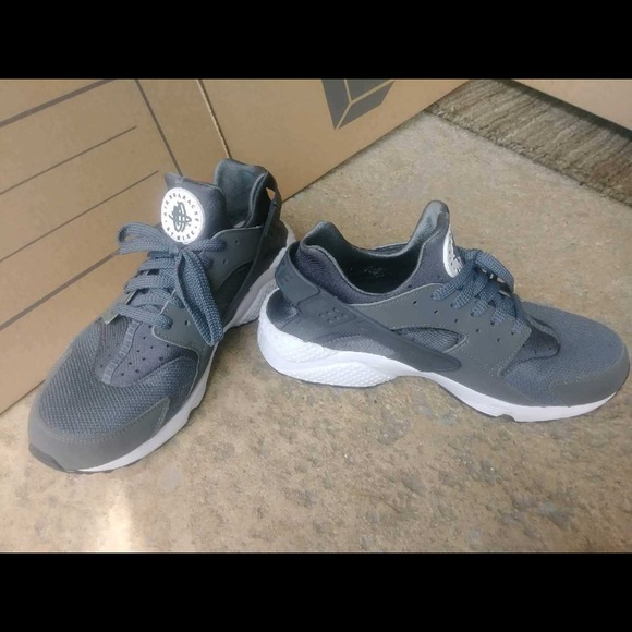 Nike Air Hurache - Picture 2 of 3